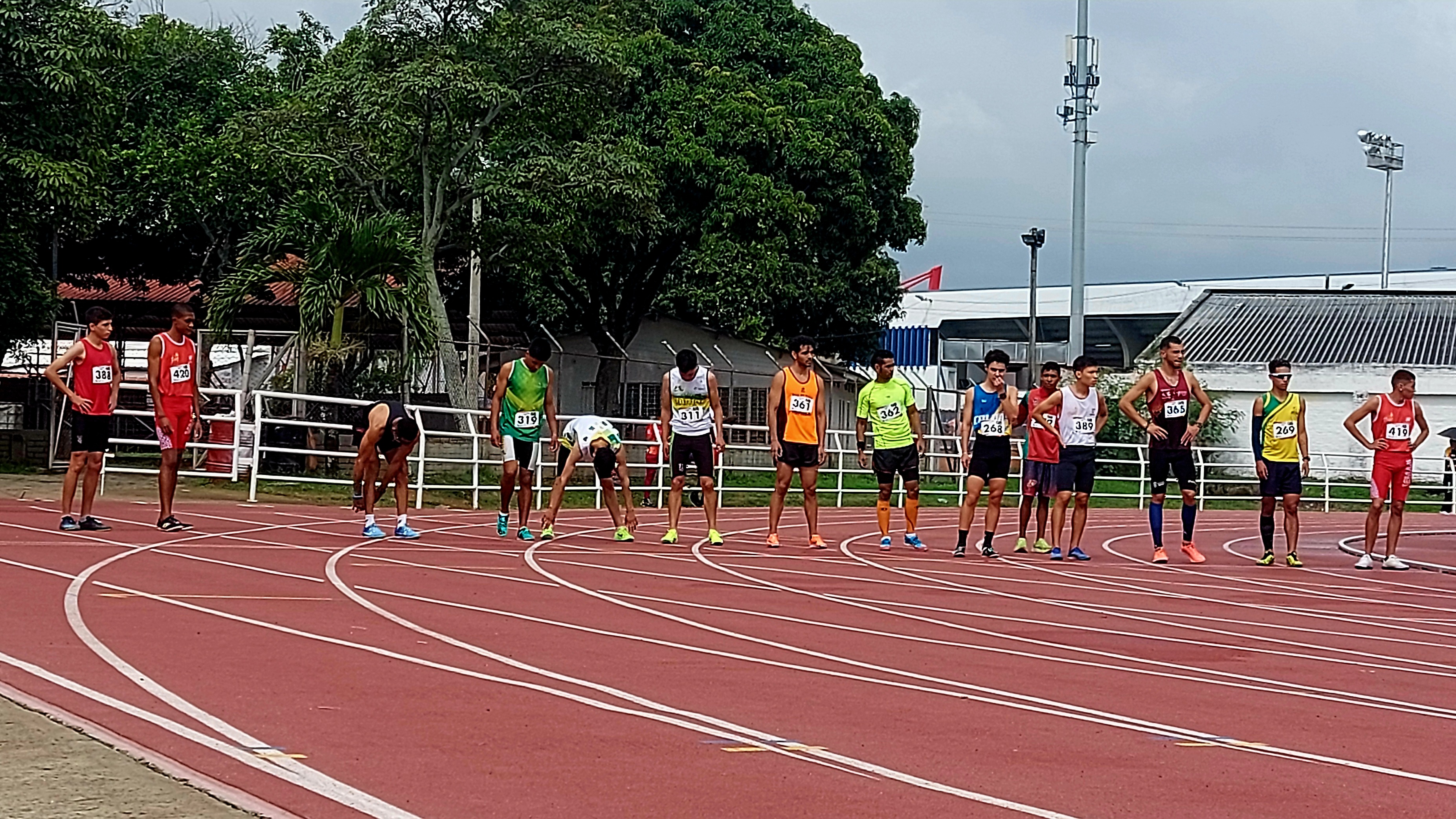 Participación de ALVIS BROTHERS en competencia