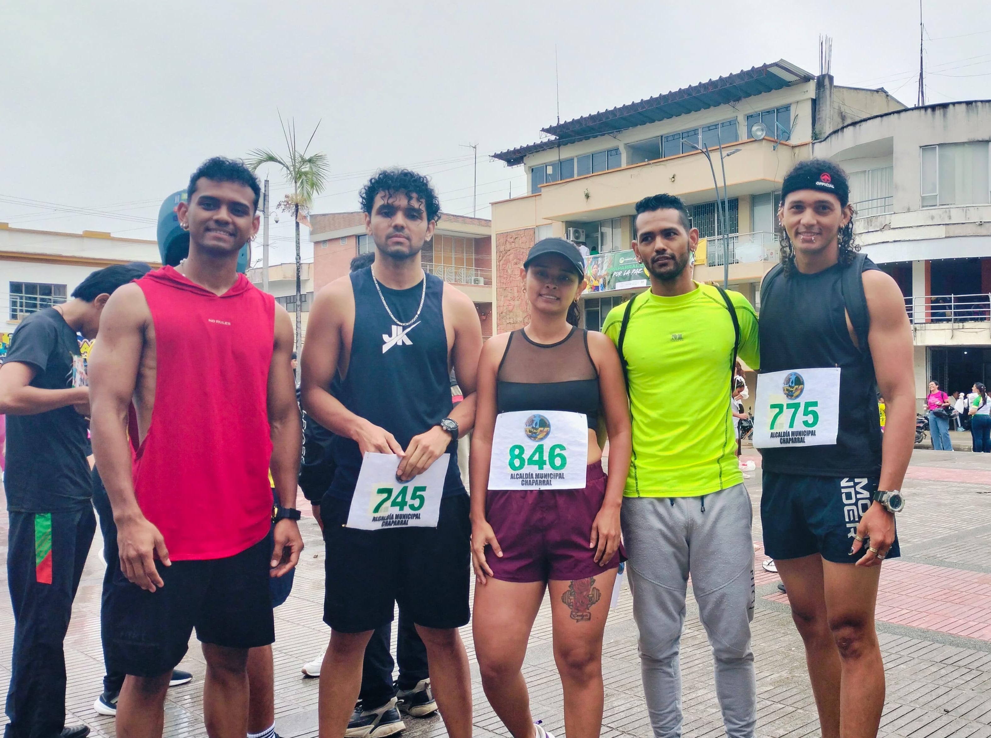 Equipo ALVIS BROTHERS y comunidad